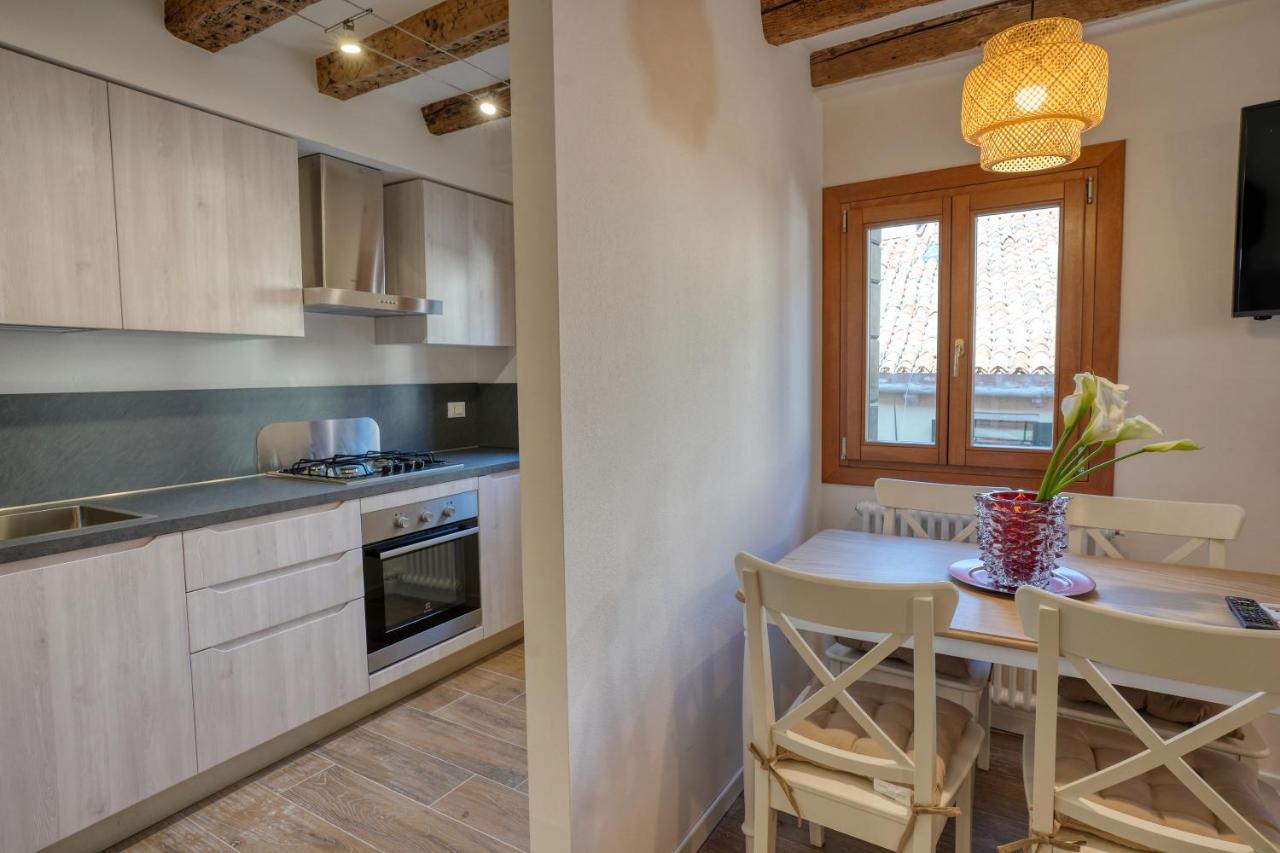 Ecco Suites Apartments Venesia Bagian luar foto