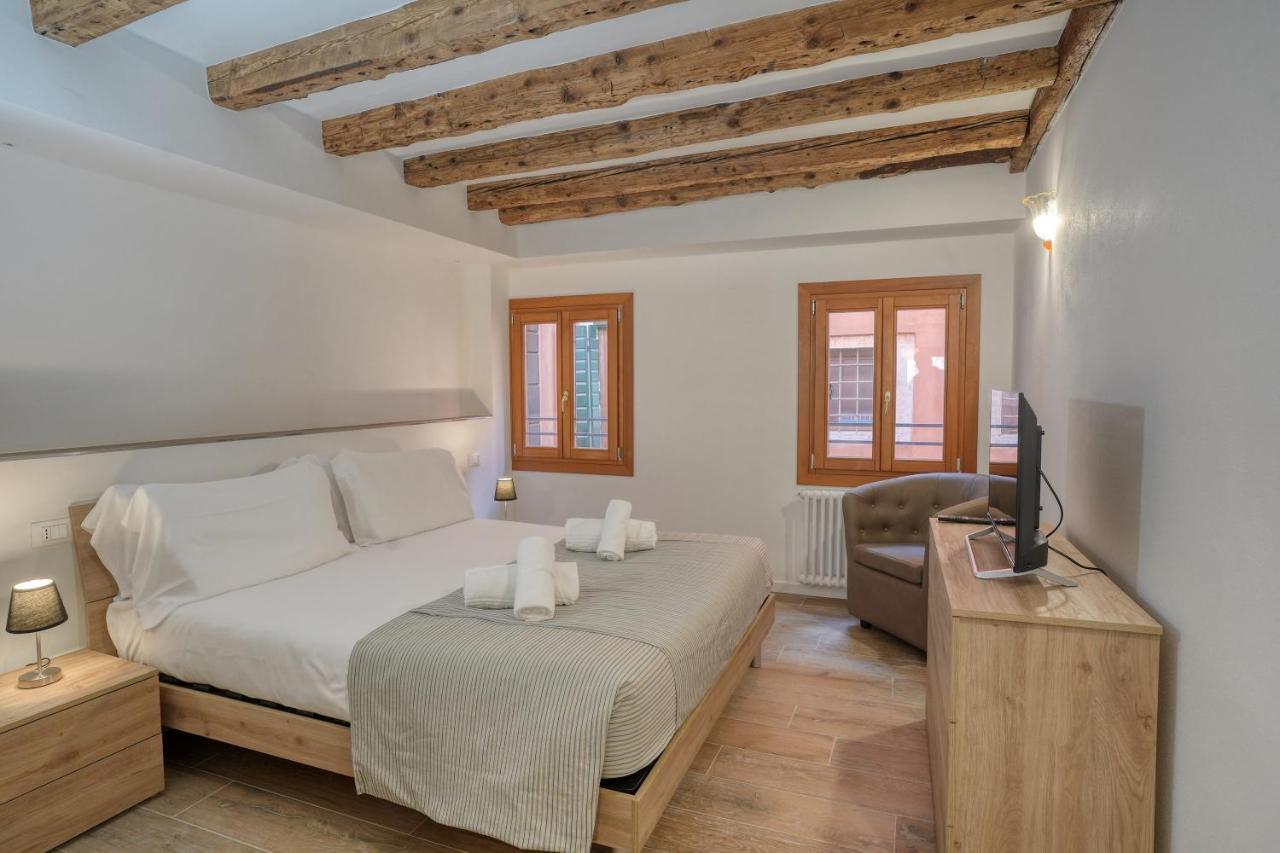Ecco Suites Apartments Venesia Bagian luar foto