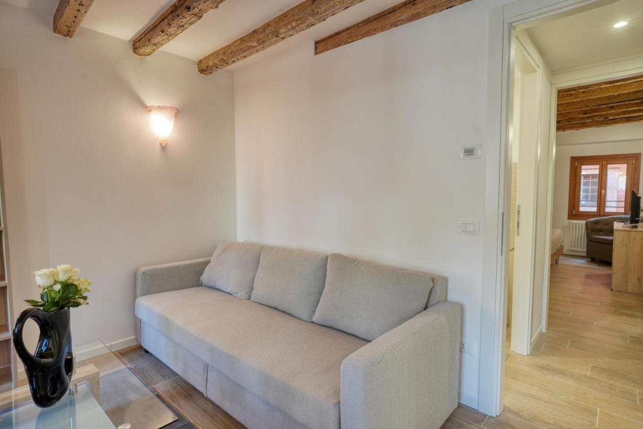 Ecco Suites Apartments Venesia Bagian luar foto