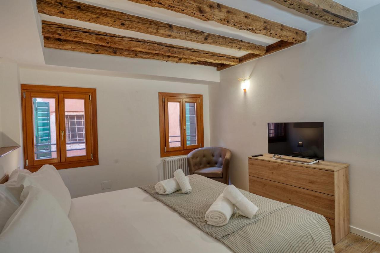 Ecco Suites Apartments Venesia Bagian luar foto