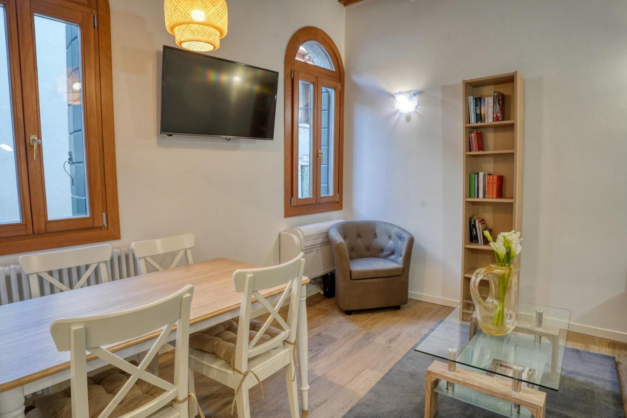 Ecco Suites Apartments Venesia Bagian luar foto
