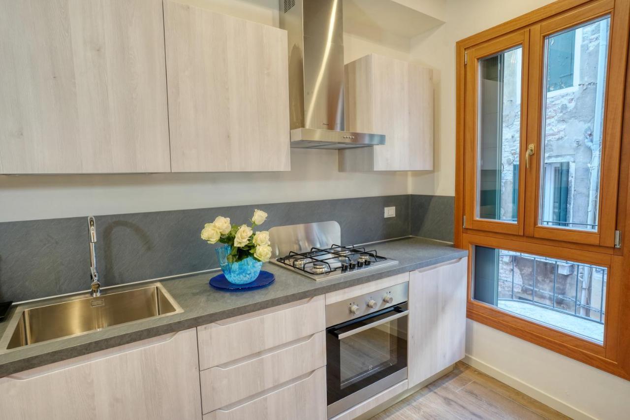 Ecco Suites Apartments Venesia Bagian luar foto
