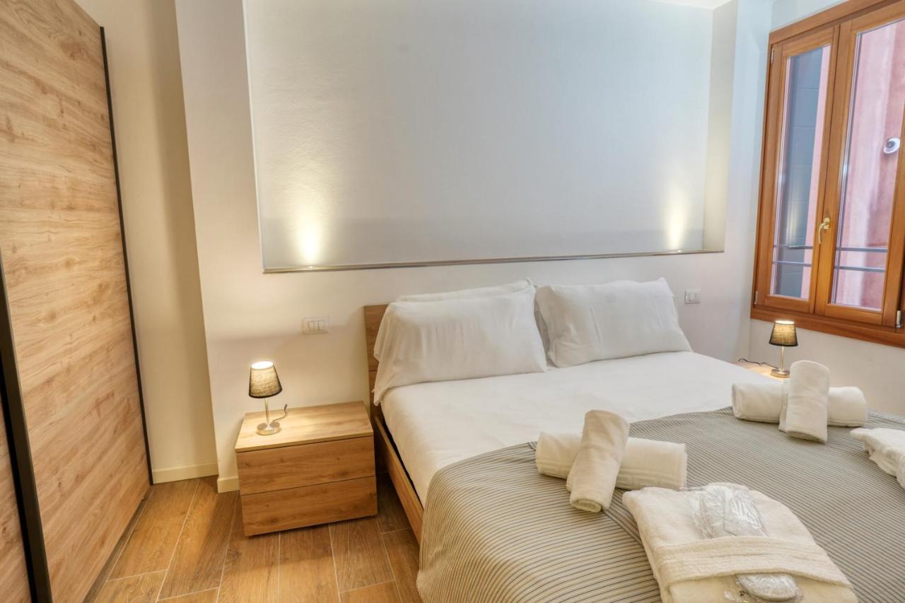 Ecco Suites Apartments Venesia Bagian luar foto