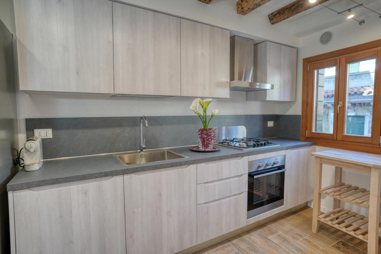 Ecco Suites Apartments Venesia Bagian luar foto