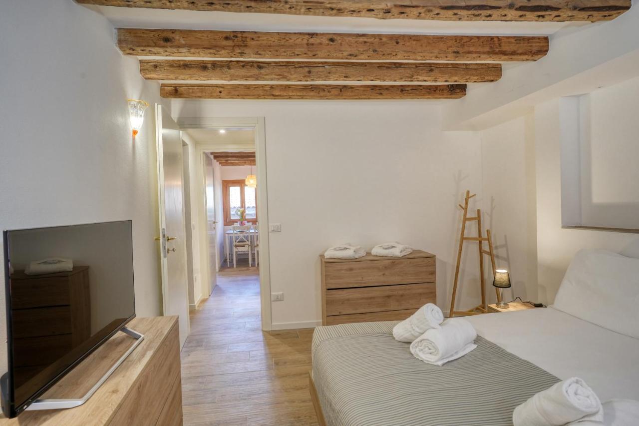 Ecco Suites Apartments Venesia Bagian luar foto
