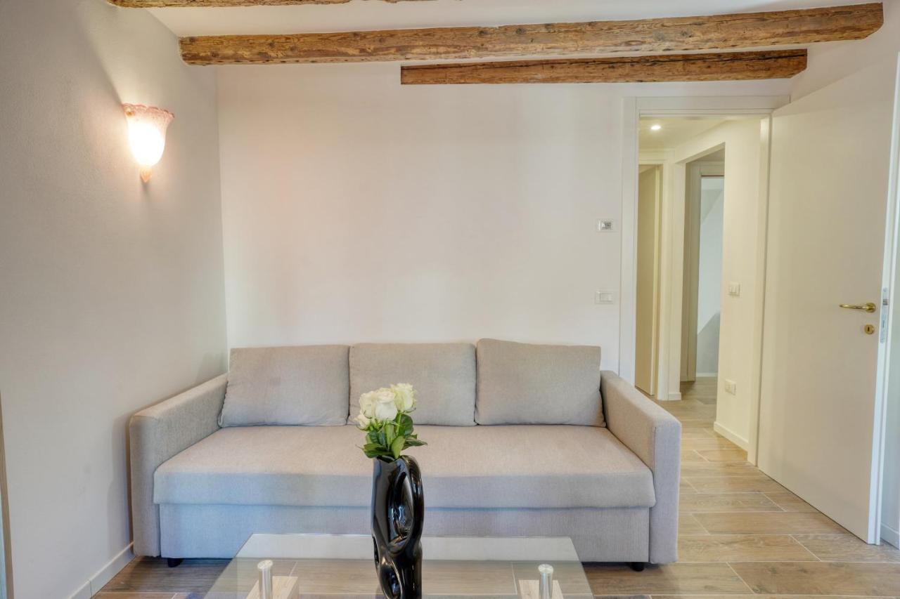 Ecco Suites Apartments Venesia Bagian luar foto