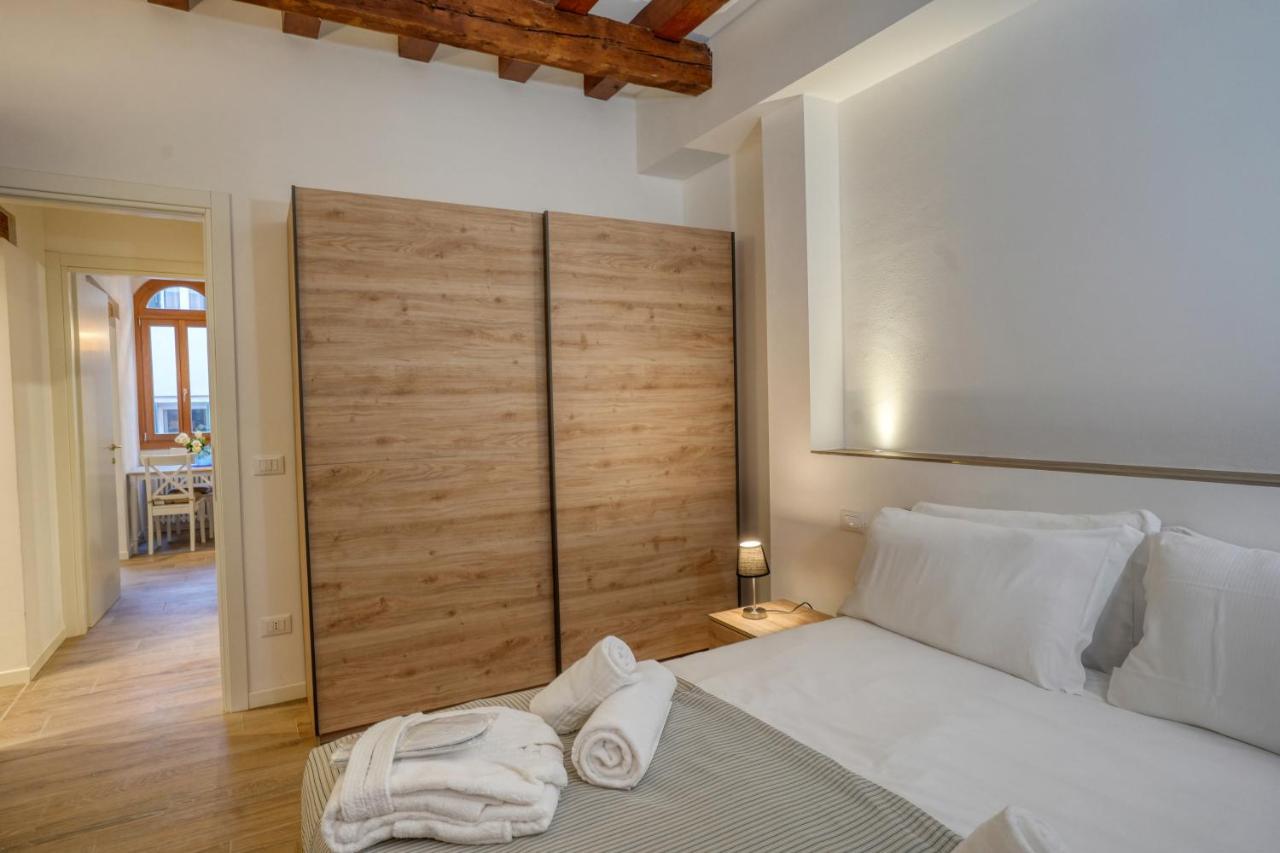 Ecco Suites Apartments Venesia Bagian luar foto