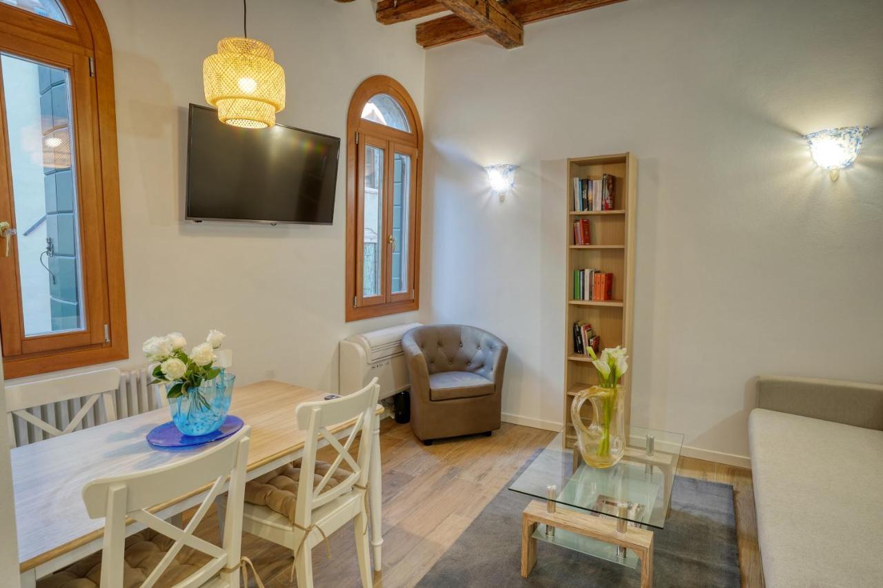 Ecco Suites Apartments Venesia Bagian luar foto