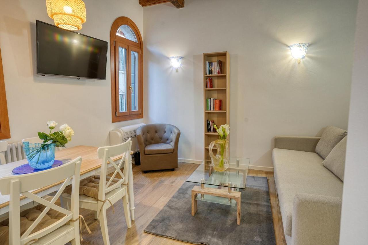 Ecco Suites Apartments Venesia Bagian luar foto