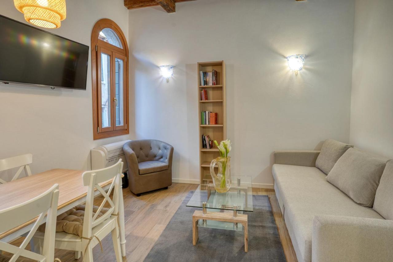 Ecco Suites Apartments Venesia Bagian luar foto