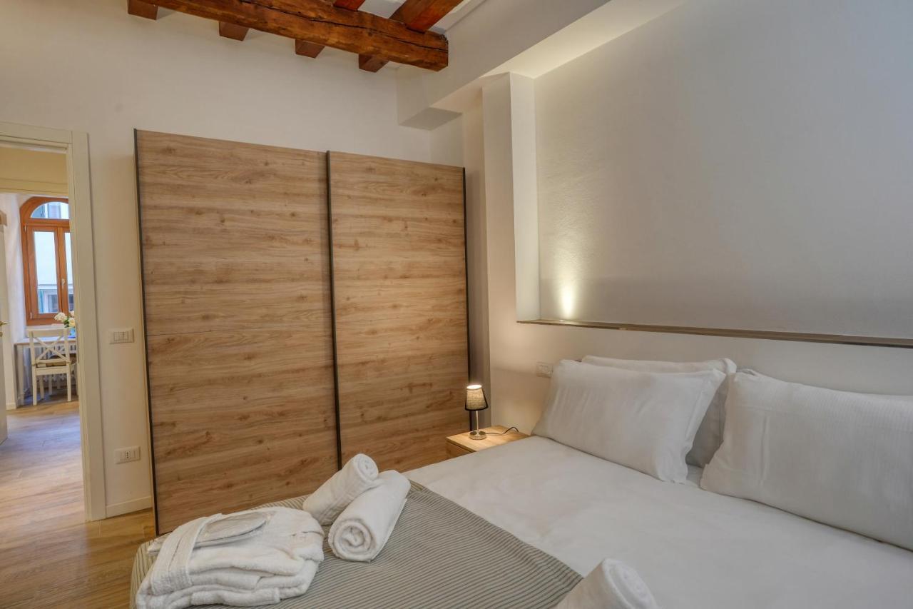 Ecco Suites Apartments Venesia Bagian luar foto