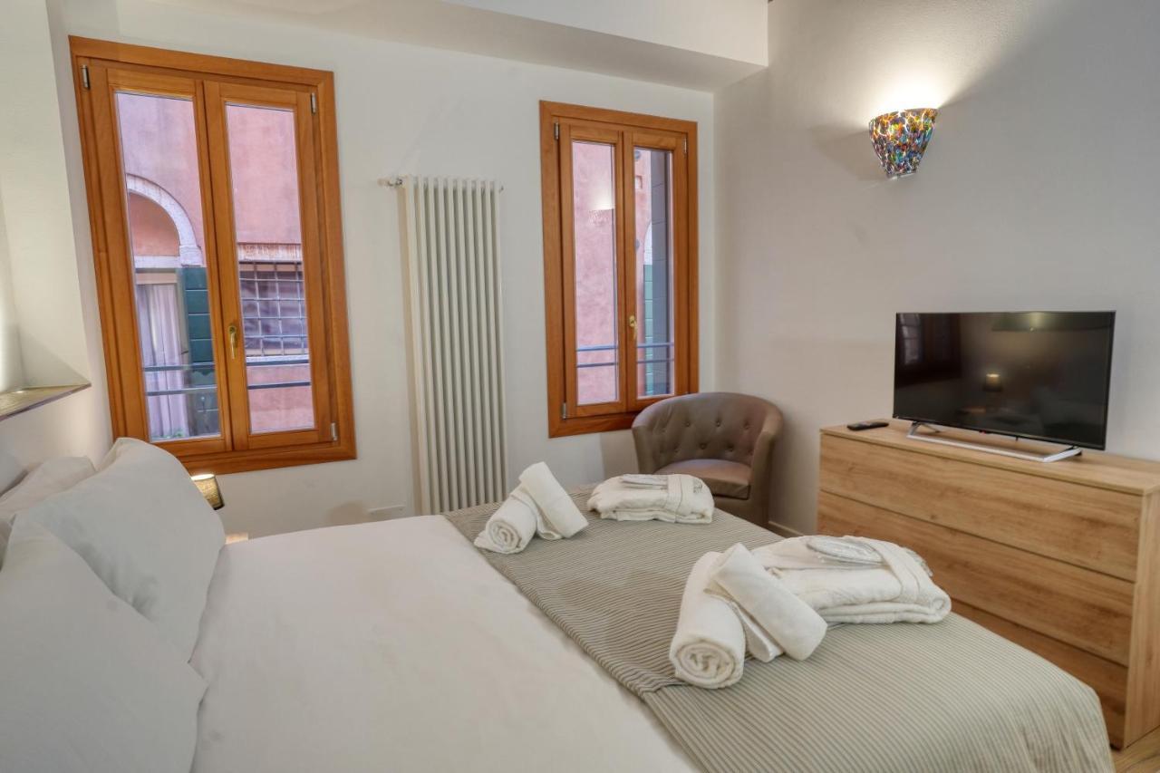 Ecco Suites Apartments Venesia Bagian luar foto
