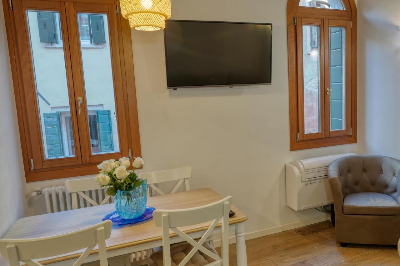 Ecco Suites Apartments Venesia Bagian luar foto