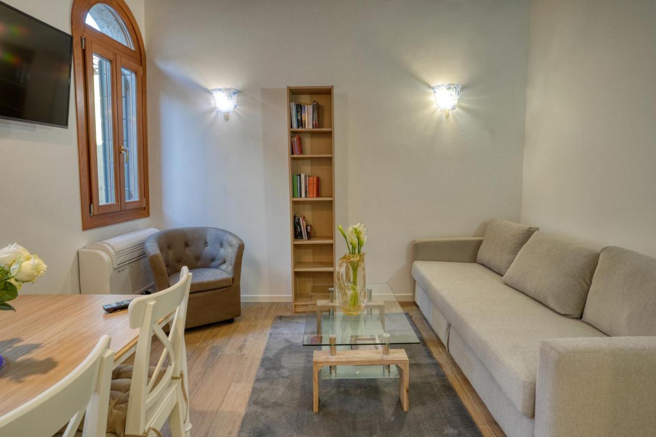 Ecco Suites Apartments Venesia Bagian luar foto