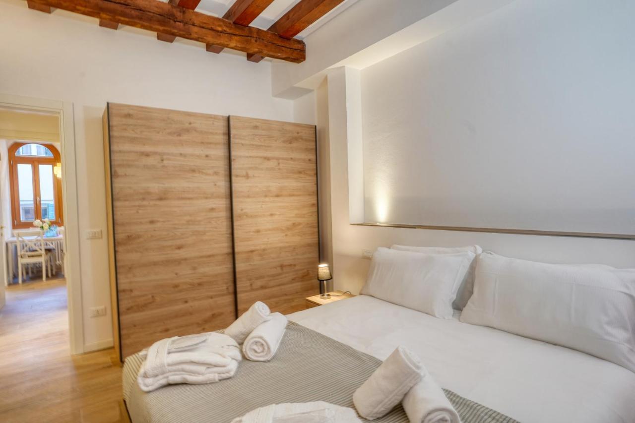 Ecco Suites Apartments Venesia Bagian luar foto