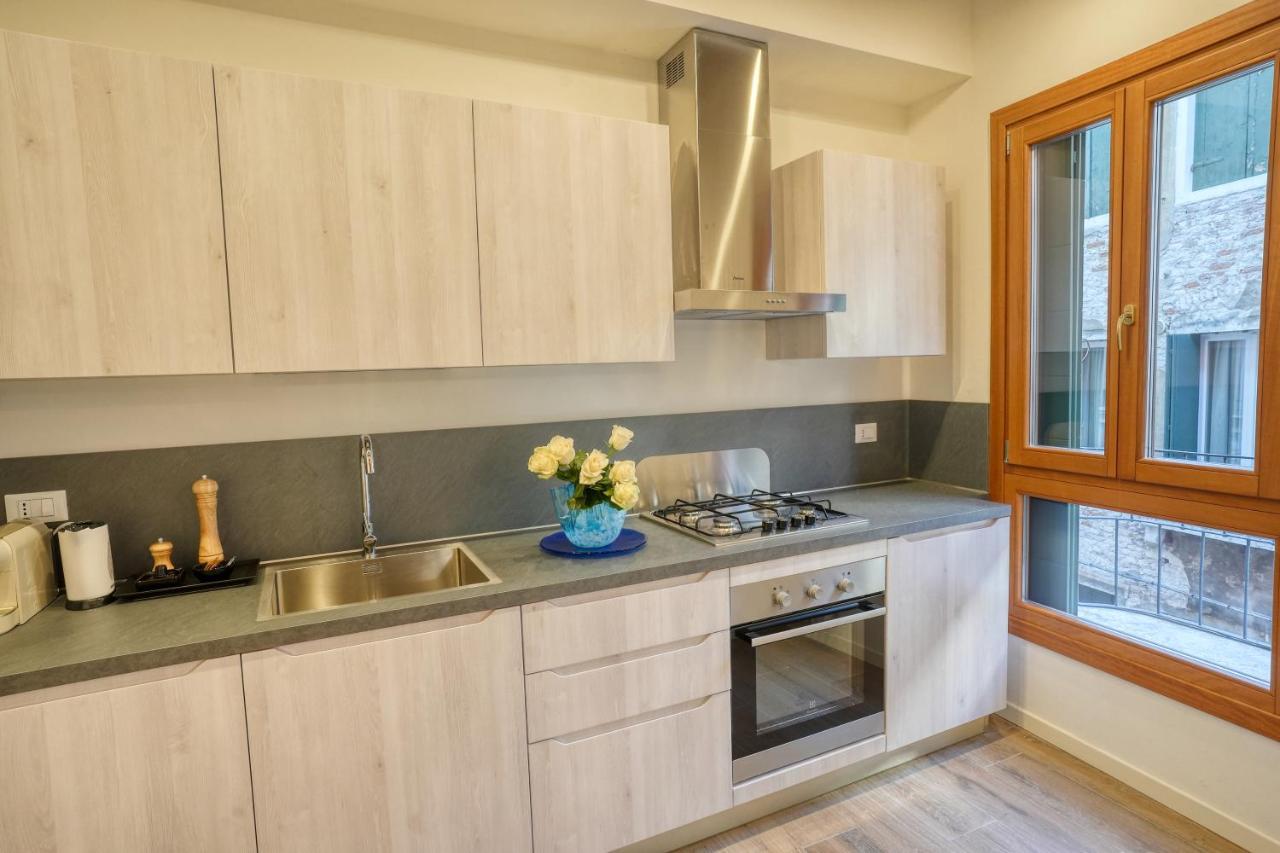Ecco Suites Apartments Venesia Bagian luar foto