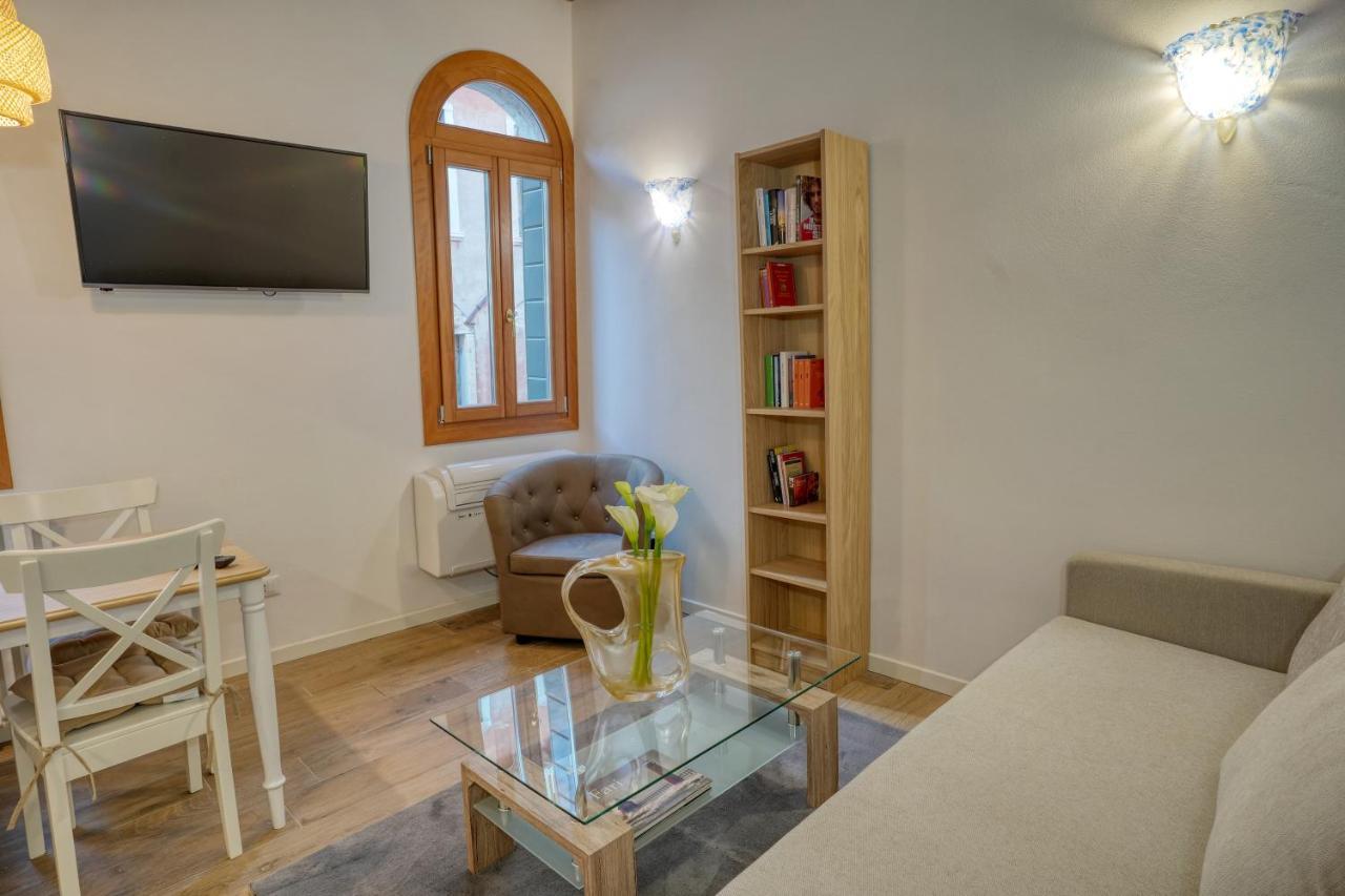 Ecco Suites Apartments Venesia Bagian luar foto