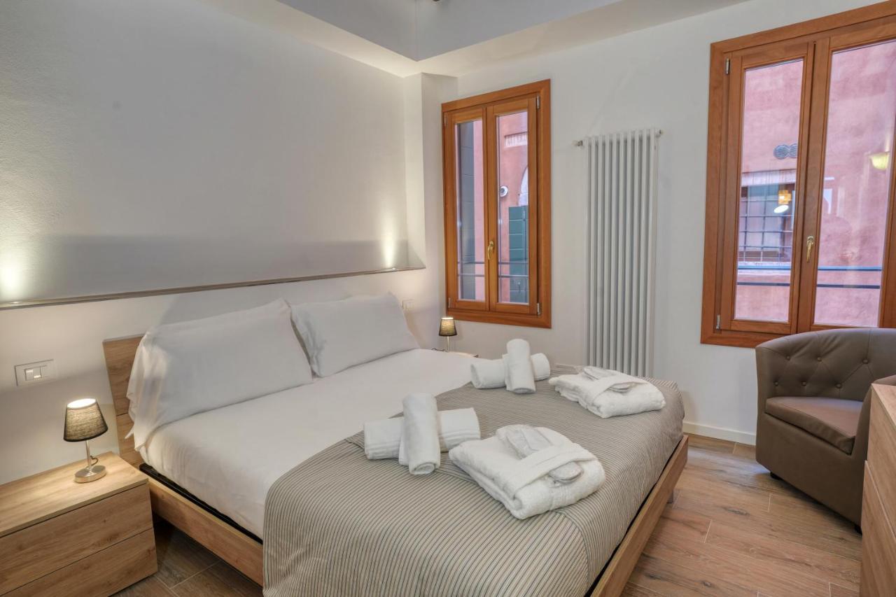 Ecco Suites Apartments Venesia Bagian luar foto