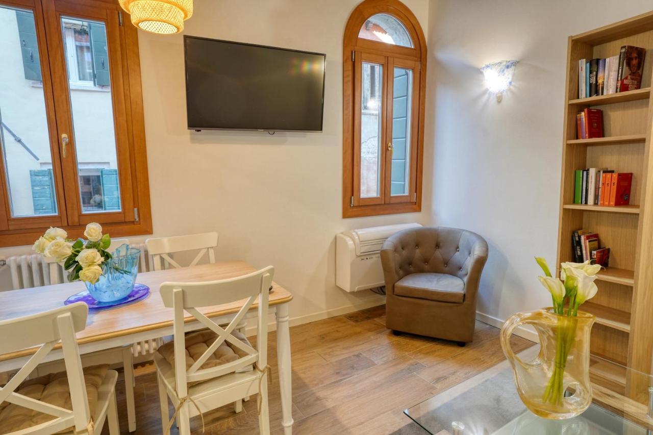Ecco Suites Apartments Venesia Bagian luar foto
