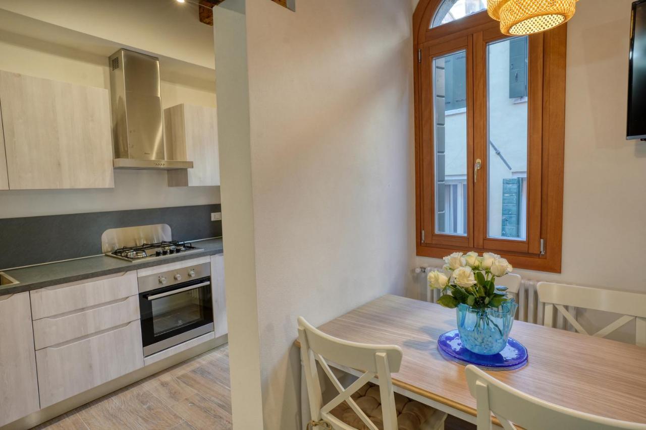 Ecco Suites Apartments Venesia Bagian luar foto