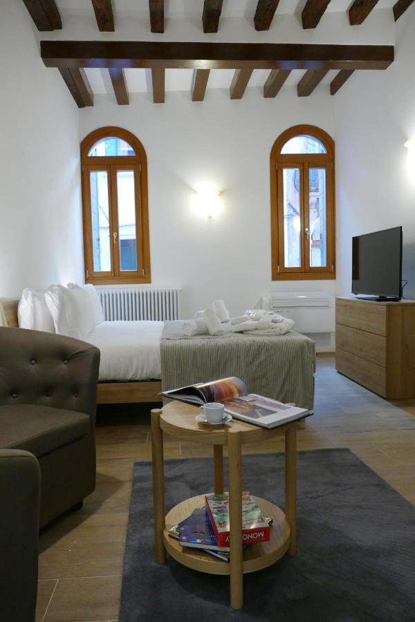 Ecco Suites Apartments Venesia Bagian luar foto