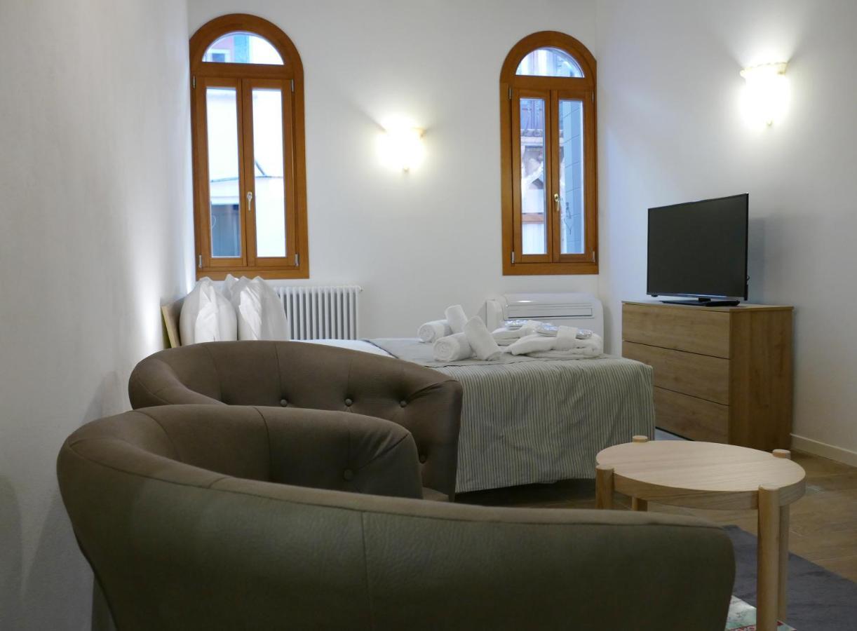 Ecco Suites Apartments Venesia Bagian luar foto