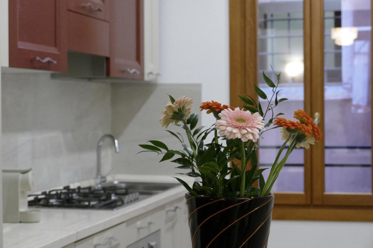 Ecco Suites Apartments Venesia Bagian luar foto