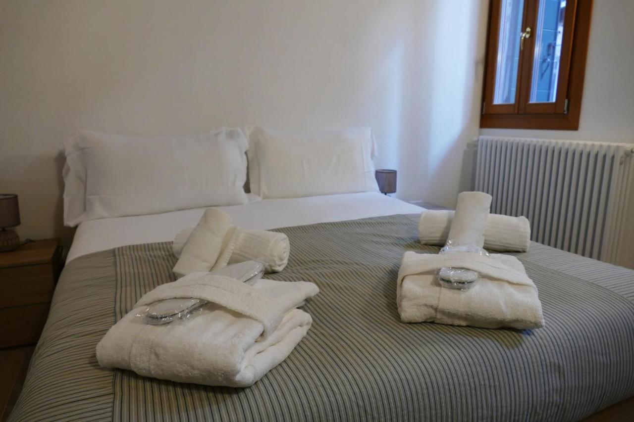 Ecco Suites Apartments Venesia Bagian luar foto