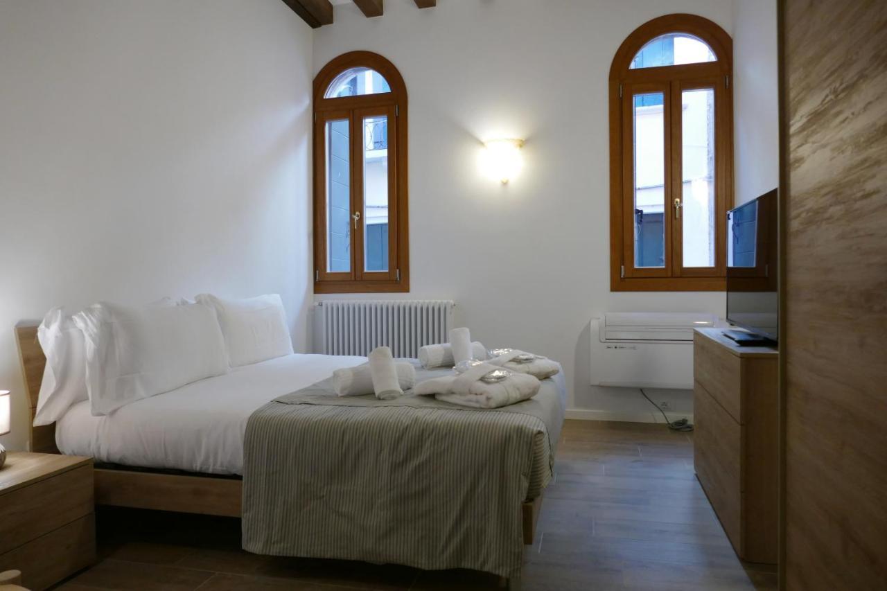 Ecco Suites Apartments Venesia Bagian luar foto