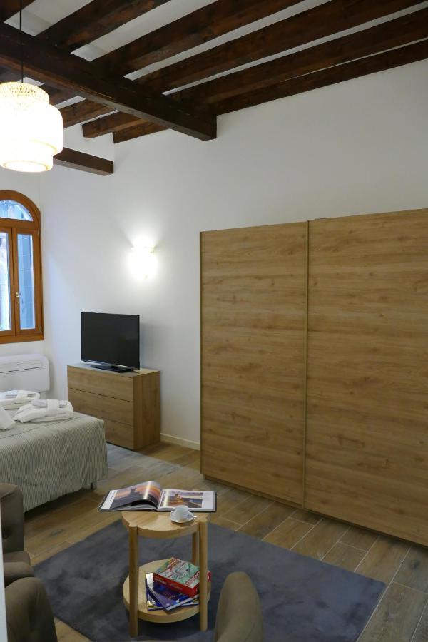 Ecco Suites Apartments Venesia Bagian luar foto