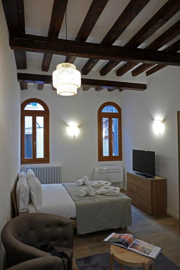 Ecco Suites Apartments Venesia Bagian luar foto