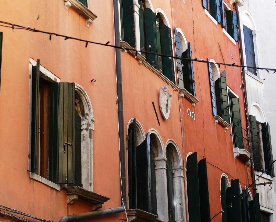 Ecco Suites Apartments Venesia Bagian luar foto